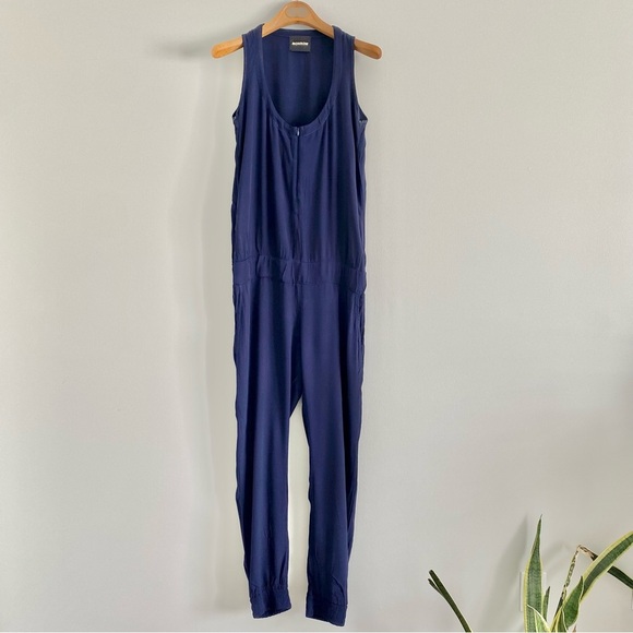 Monrow Navy Crepe Jumpsuit Size Medium - Picture 3 of 8